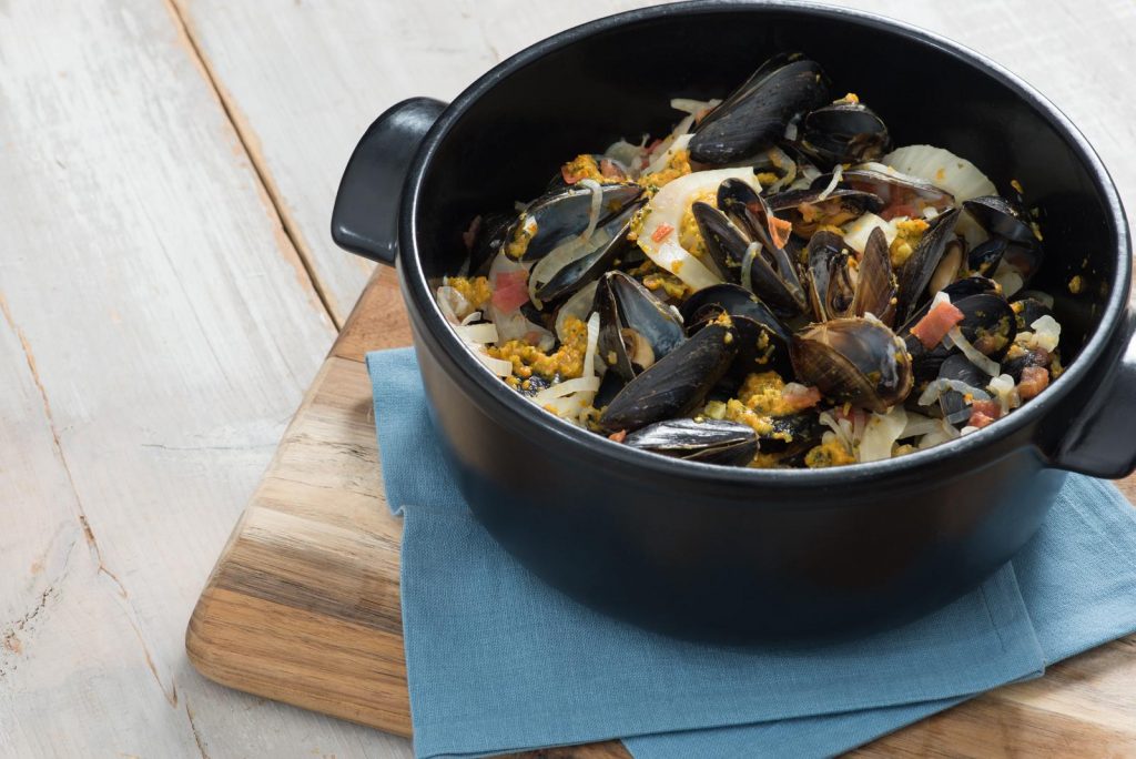 How to Clean and Steam Mussels